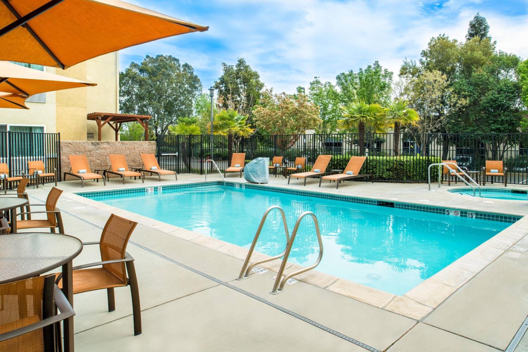 Courtyard By Marriott Sacramento Cal Expo Hotel Exterior photo